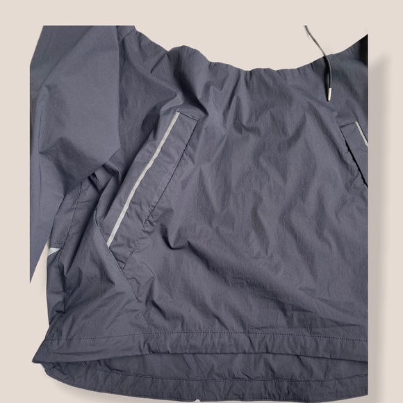 2XU rain jacket size large - Picture 2 of 7